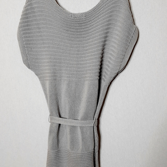 Jennifer Lopez sweater - Picture 10 of 10